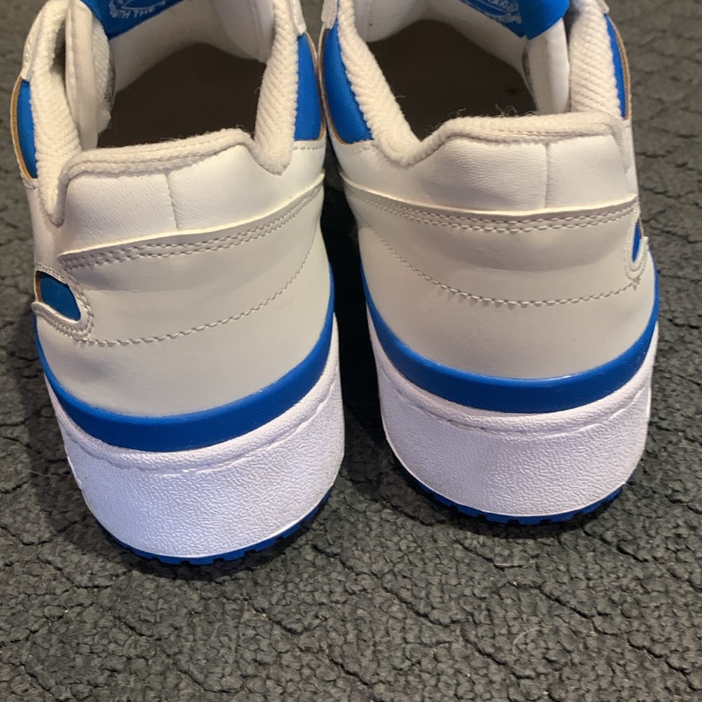 LIKE NEW Adidas Forum Bold Stripes - Picture 5 of 11